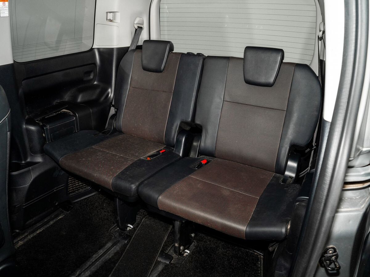 Toyota Esquire 2015 - фото автомобиля