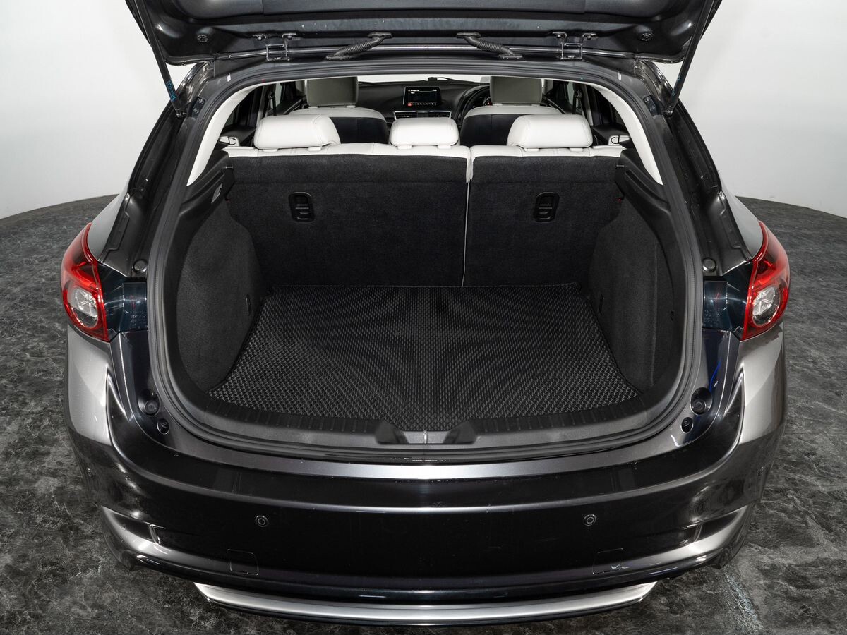 Mazda Axela 2017 - фото автомобиля