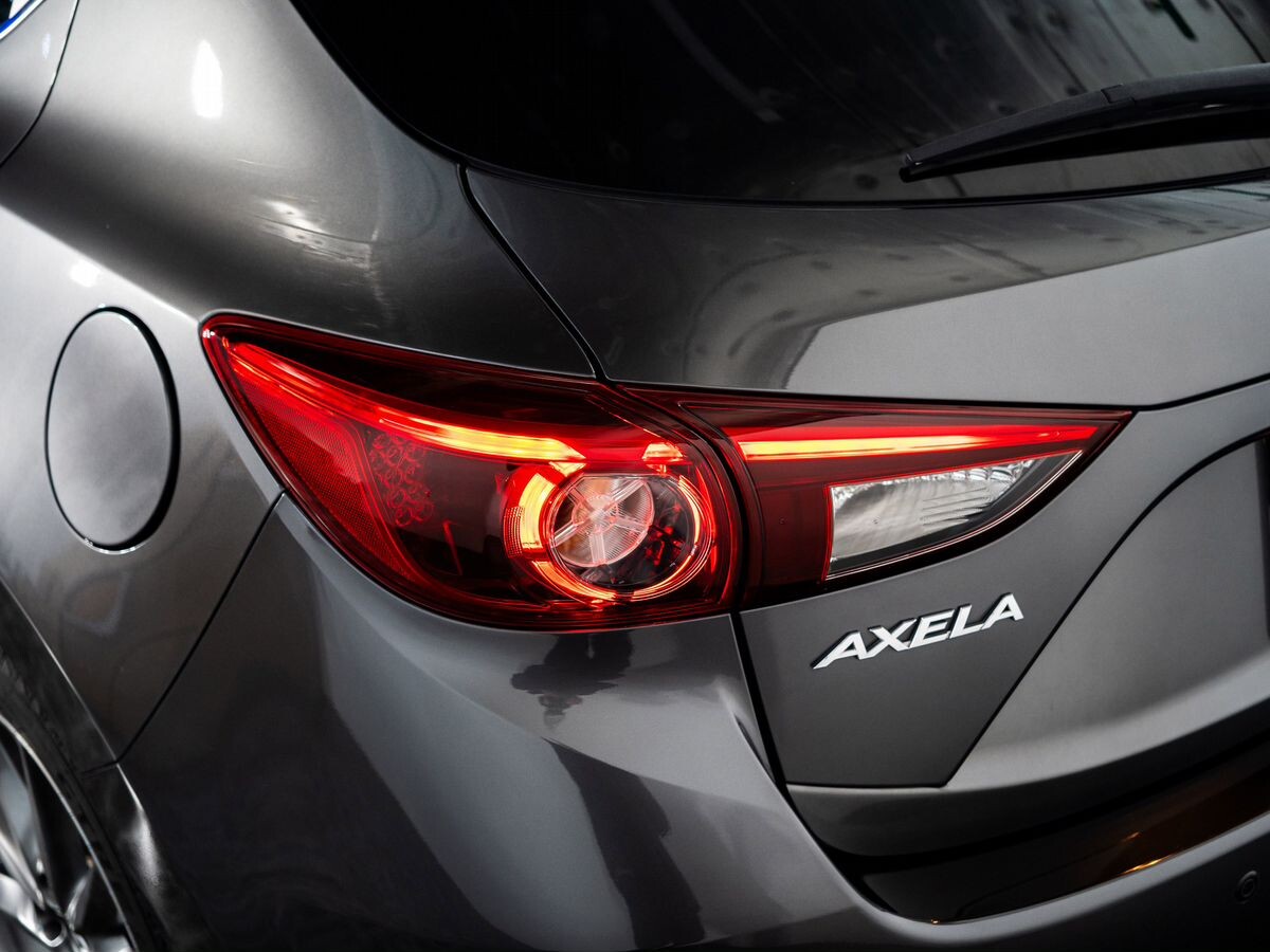 Mazda Axela 2017 - фото автомобиля