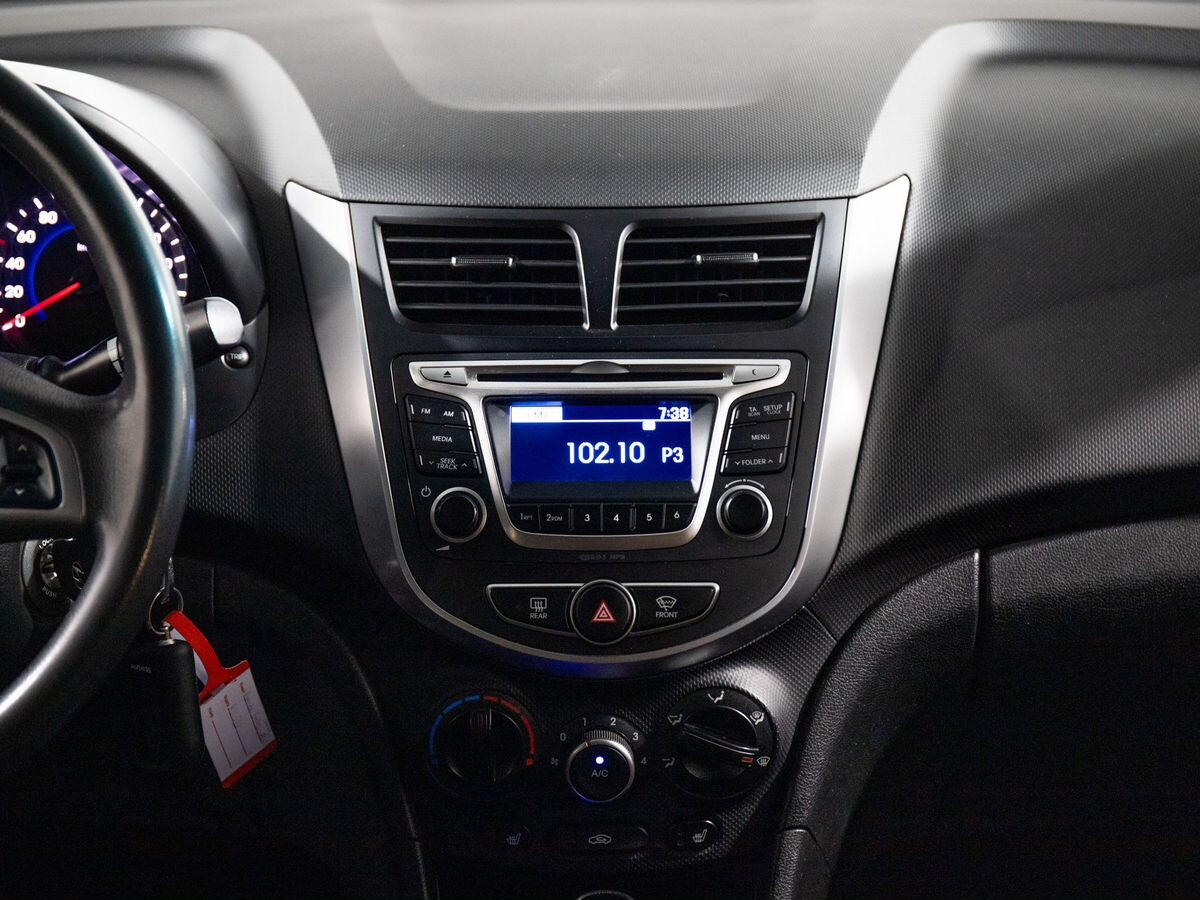 Hyundai Solaris 2016 - фото автомобиля