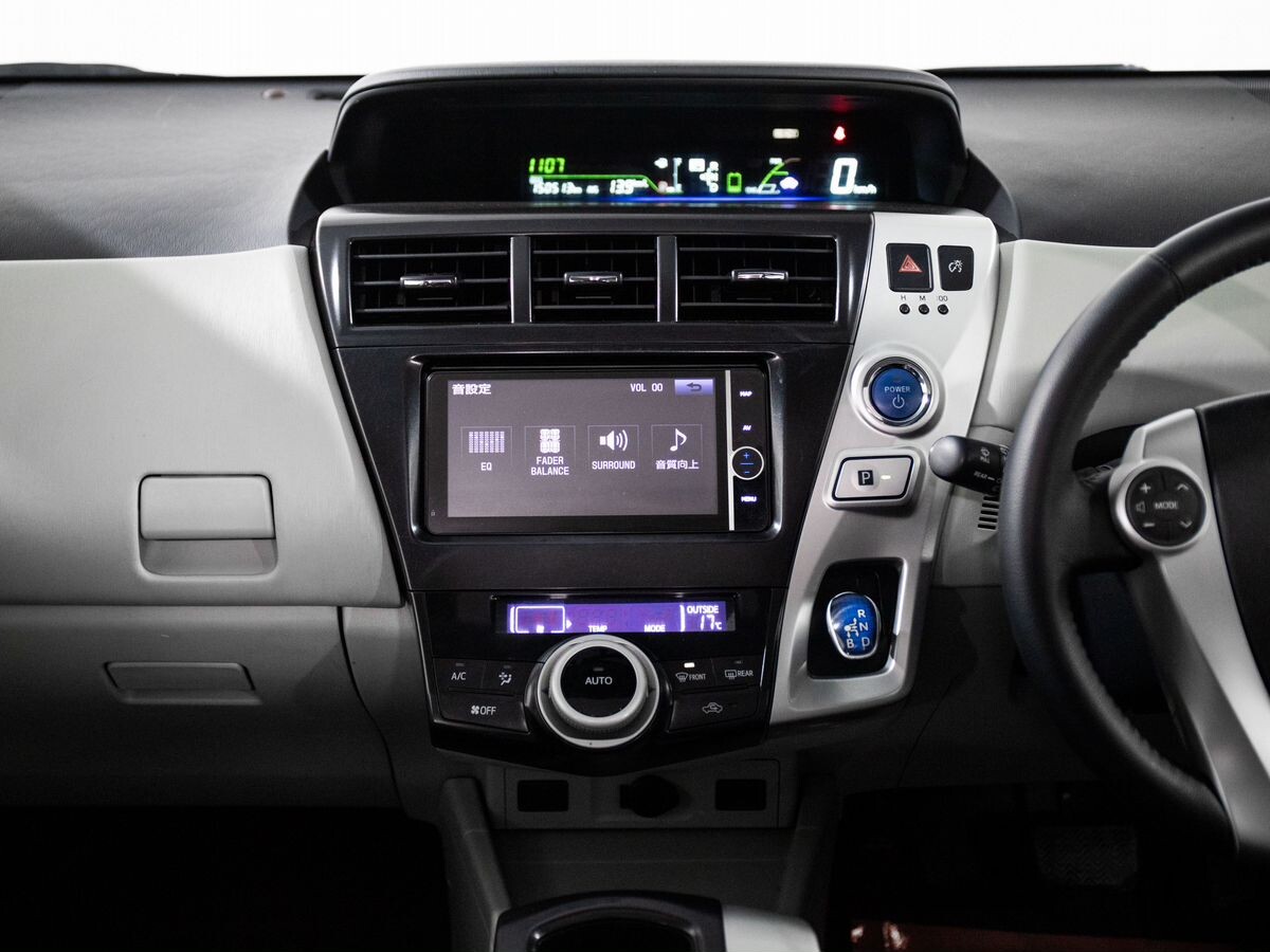 Toyota Prius Alpha 2012 - фото автомобиля