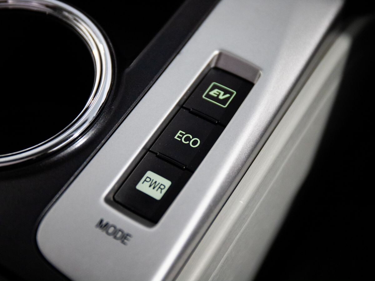 Toyota Prius Alpha 2012 - фото автомобиля