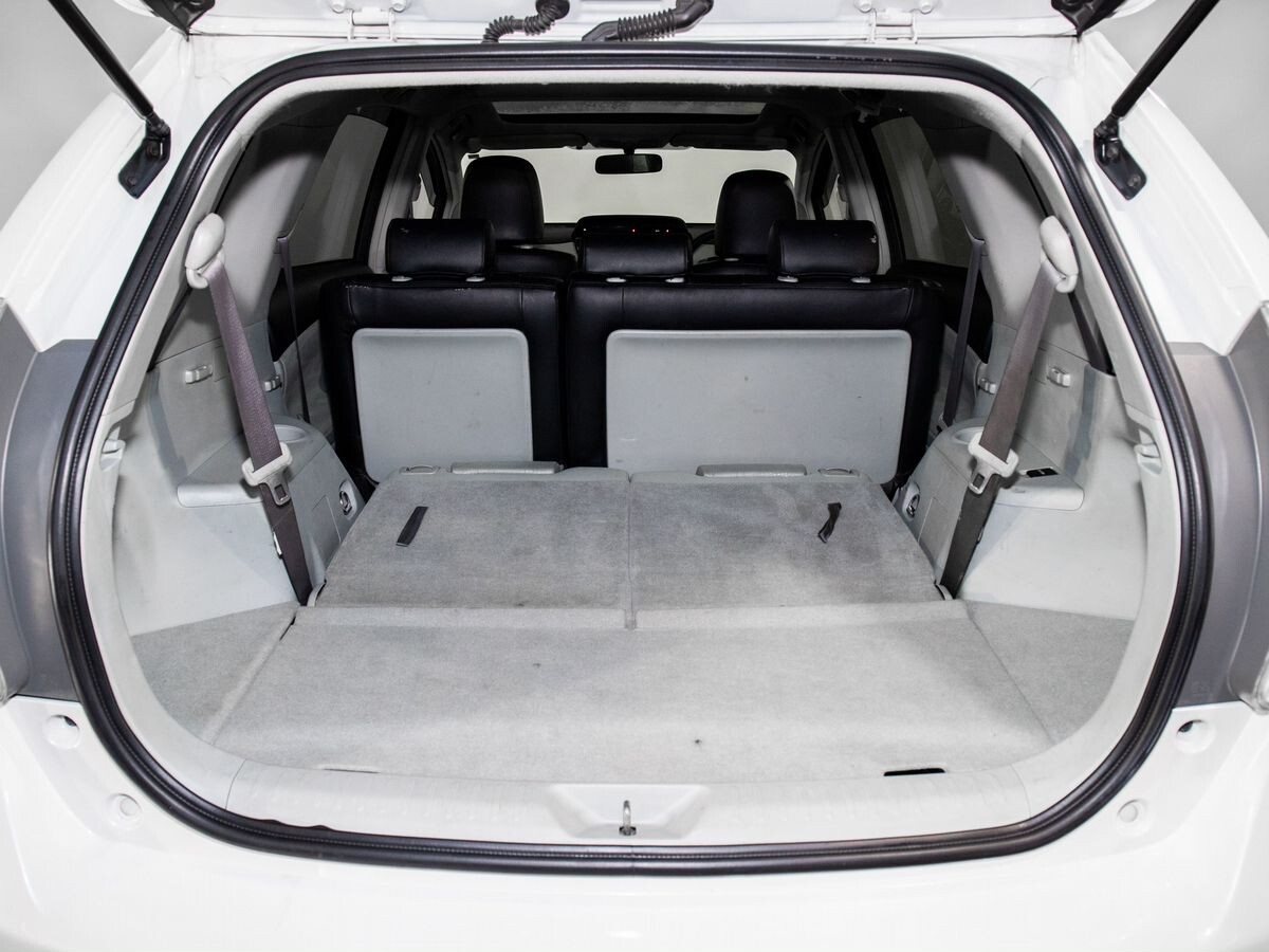 Toyota Prius Alpha 2012 - фото автомобиля