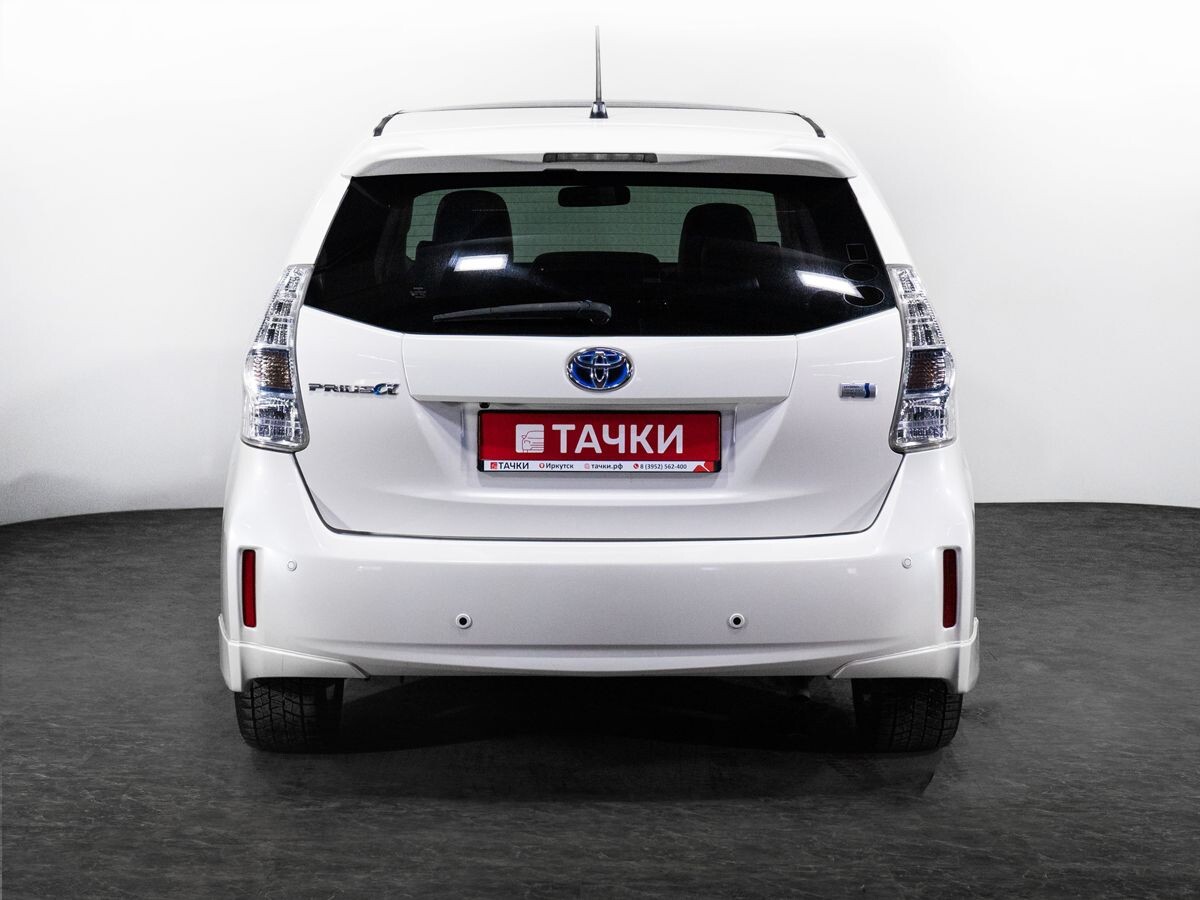 Toyota Prius Alpha 2012 - фото автомобиля