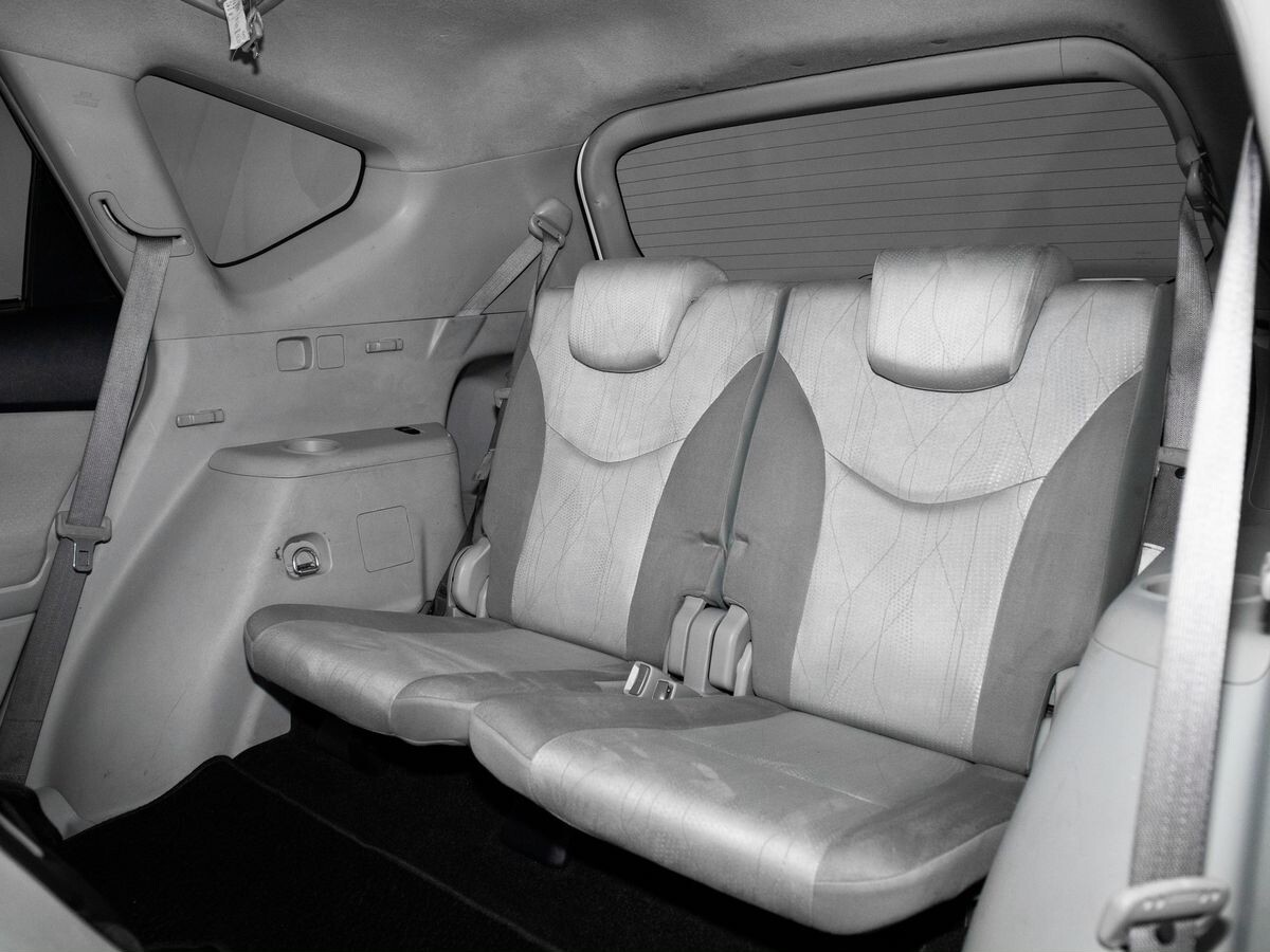 Toyota Prius Alpha 2012 - фото автомобиля