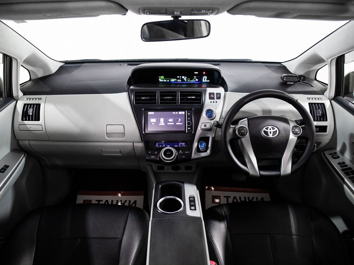 Toyota Prius Alpha 2012 - фото автомобиля