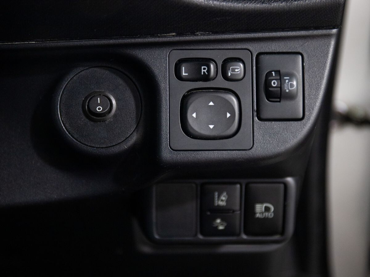 Toyota Aqua 2017 - фото автомобиля