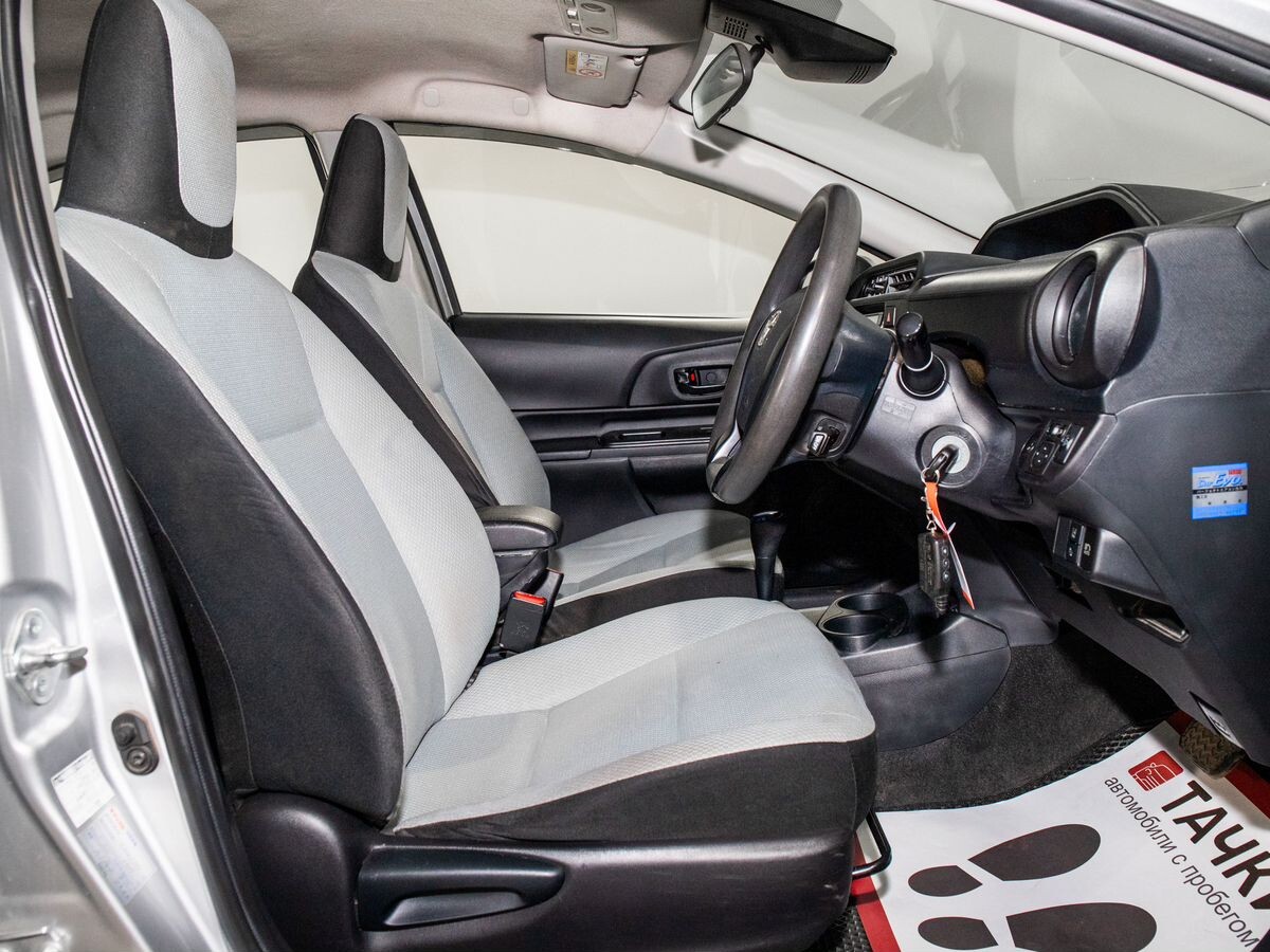 Toyota Aqua 2017 - фото автомобиля