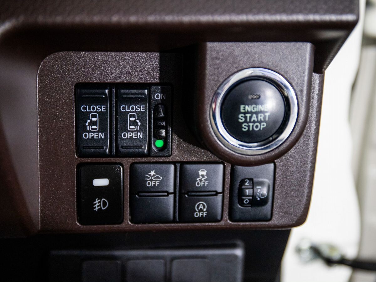 Toyota Tank 2017 - фото автомобиля