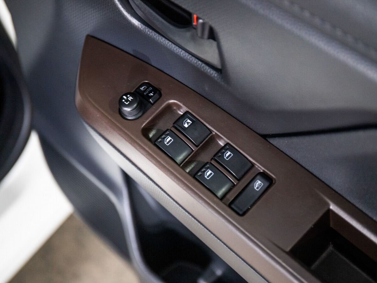 Toyota Tank 2017 - фото автомобиля