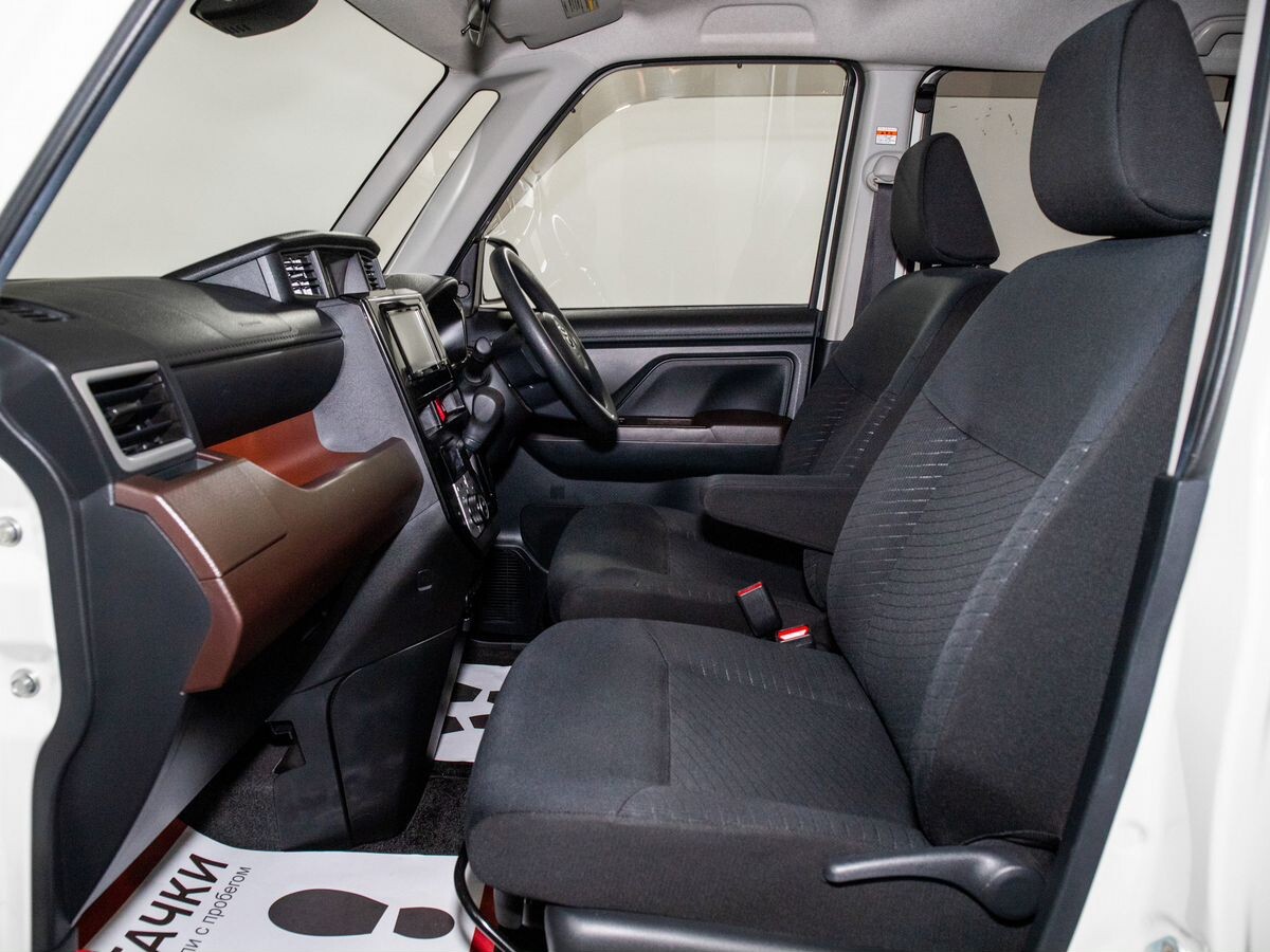 Toyota Tank 2017 - фото автомобиля