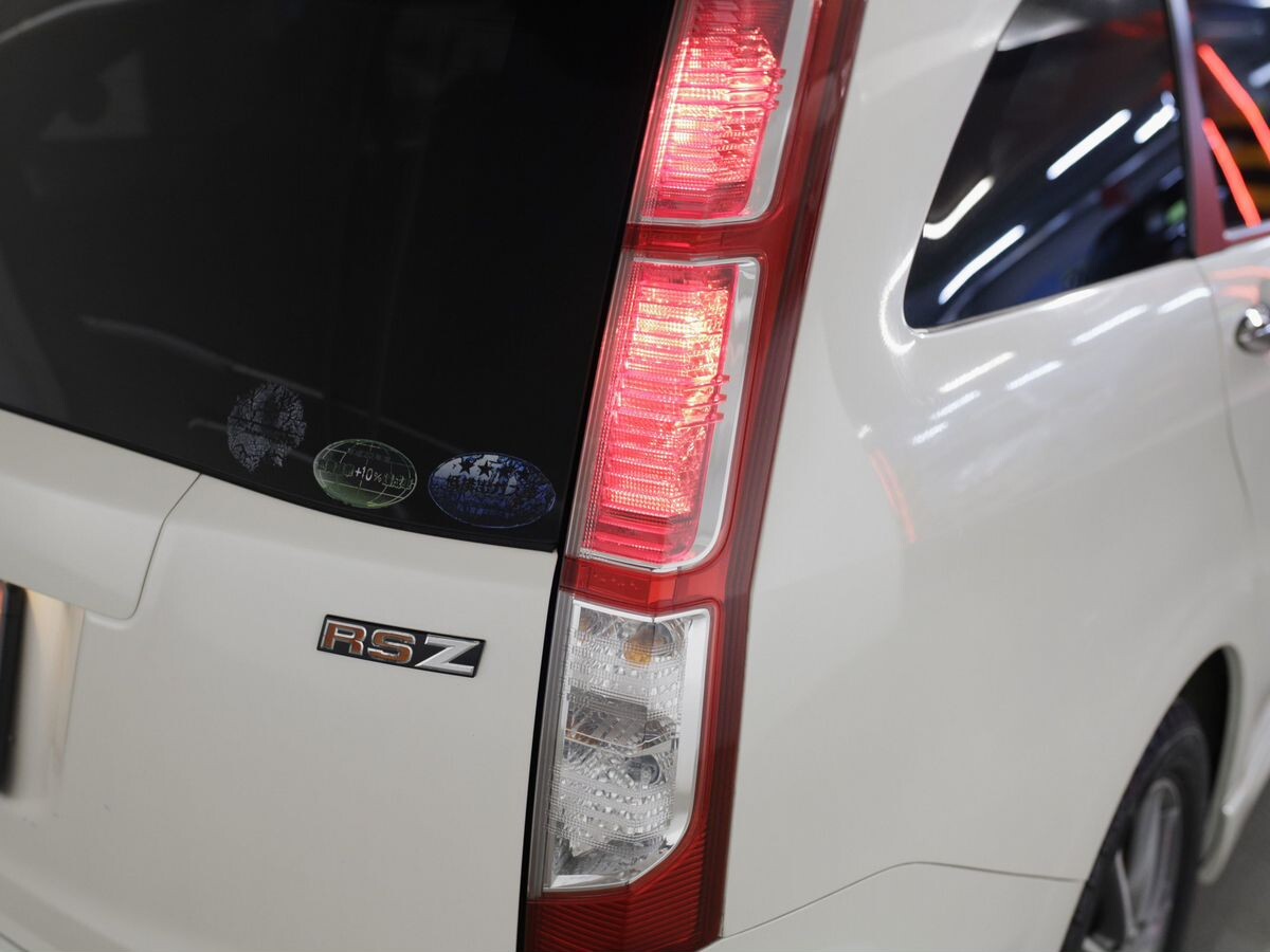 Honda Stream 2008 - фото автомобиля