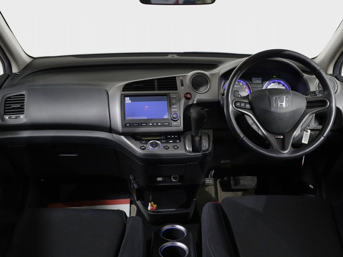 Honda Stream 2008 - фото автомобиля