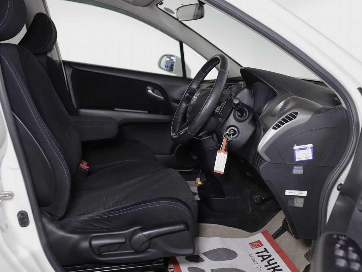 Honda Stream 2008 - фото автомобиля