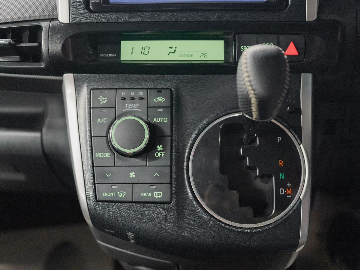 Toyota Wish 2010 - фото автомобиля