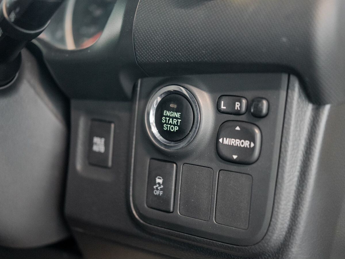 Toyota Wish 2010 - фото автомобиля