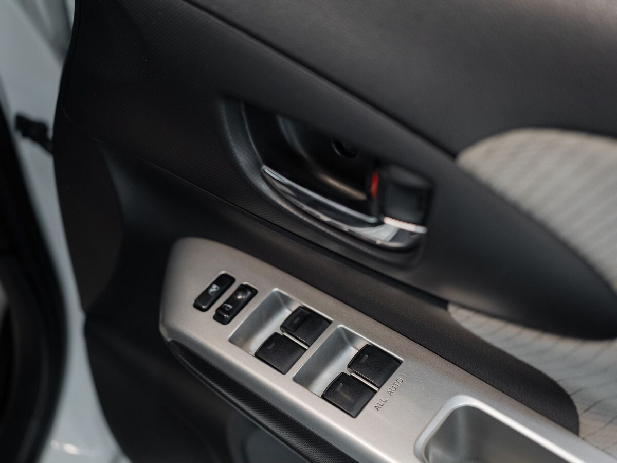 Toyota Wish 2010 - фото автомобиля