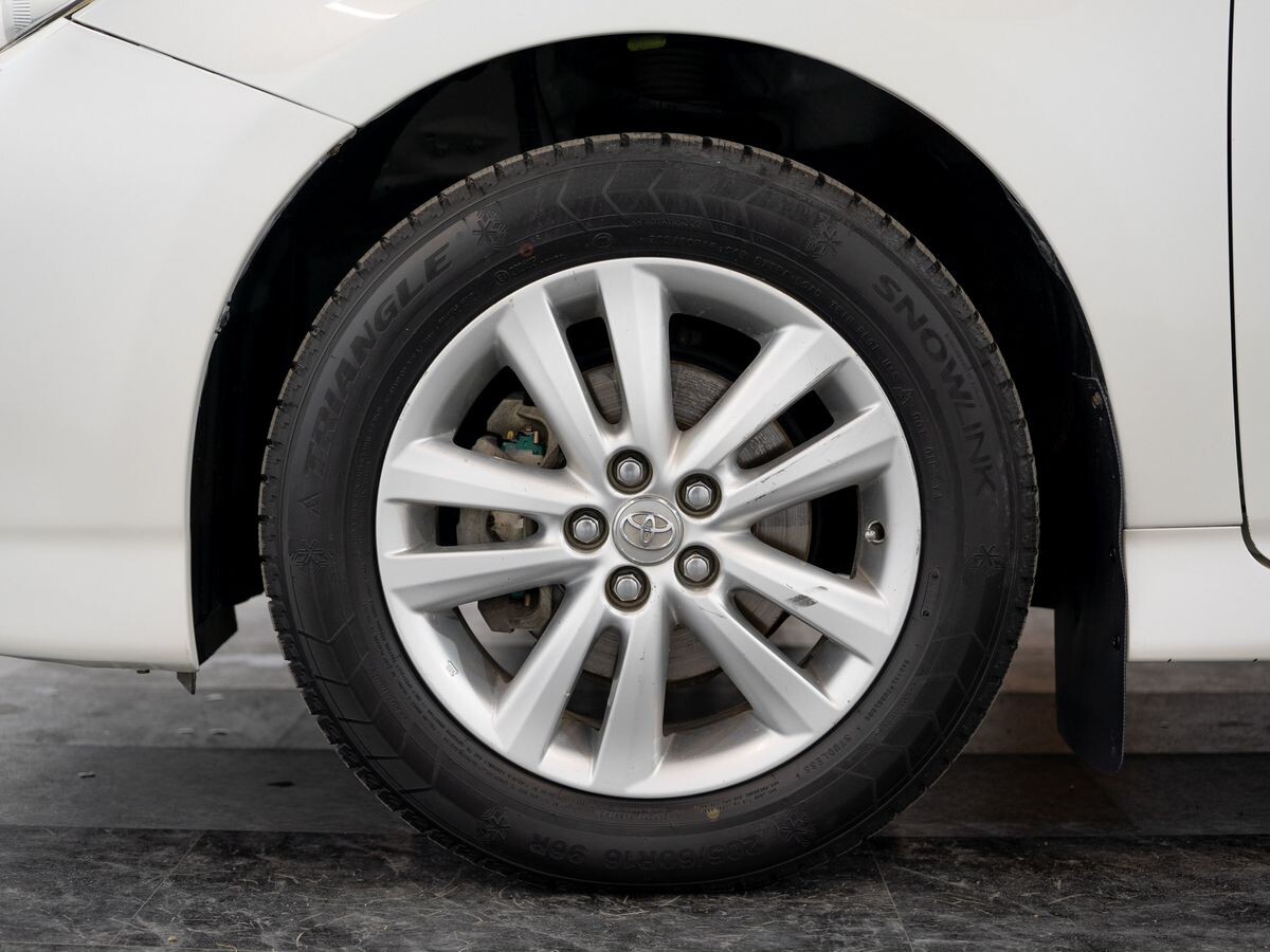 Toyota Wish 2010 - фото автомобиля