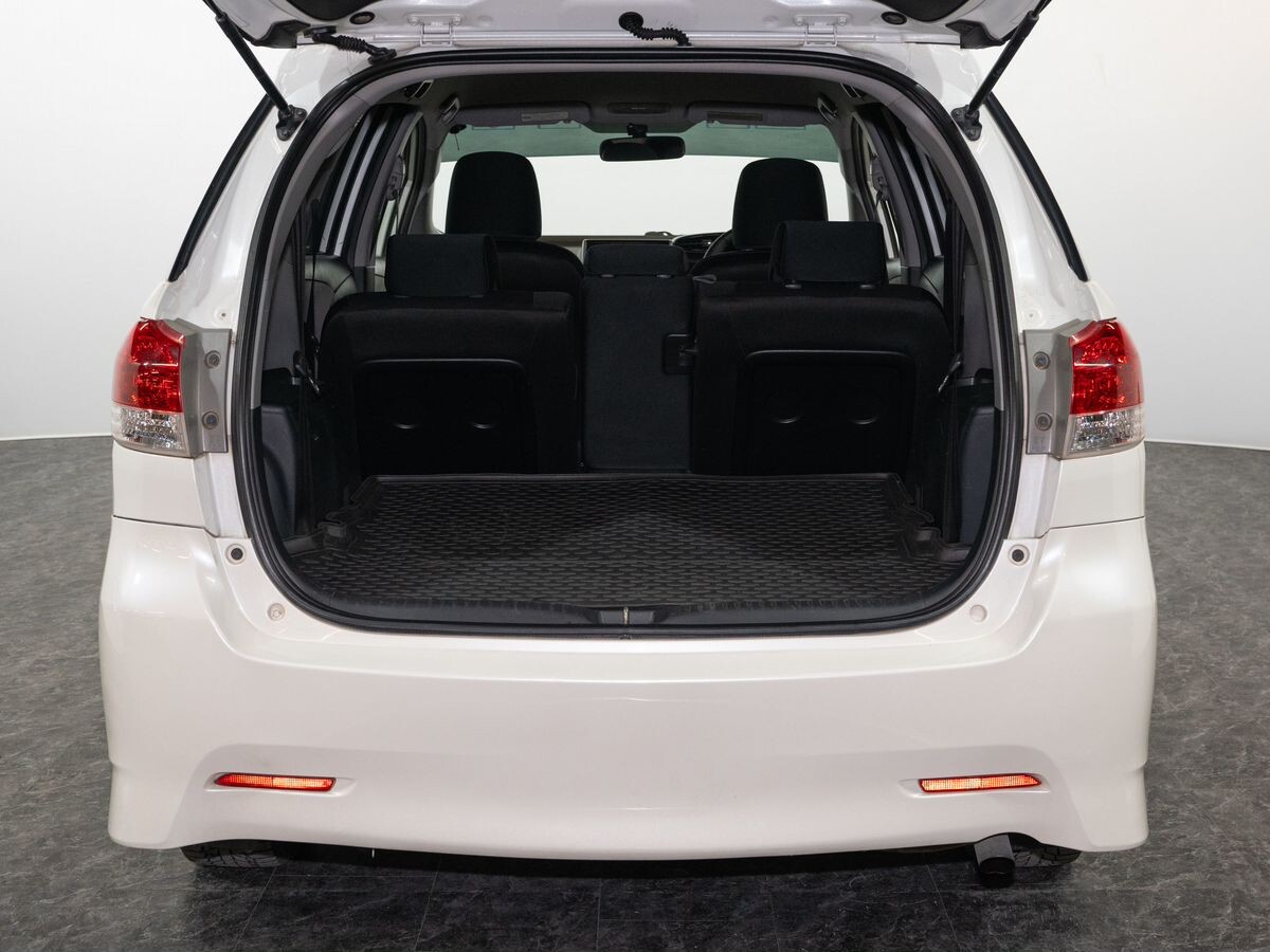 Toyota Wish 2010 - фото автомобиля