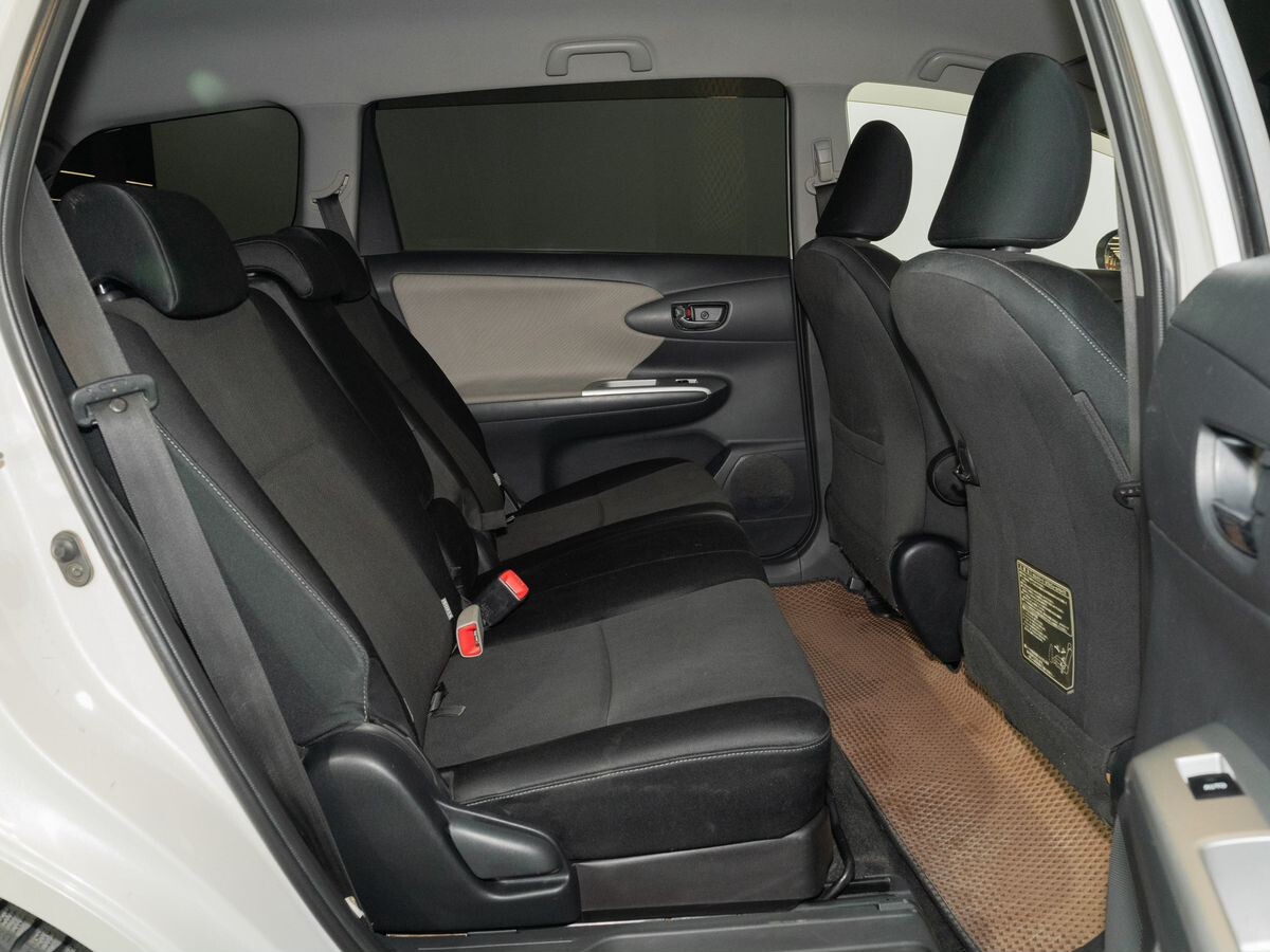 Toyota Wish 2010 - фото автомобиля