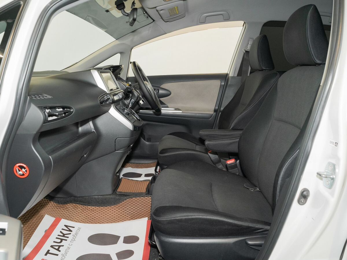 Toyota Wish 2010 - фото автомобиля