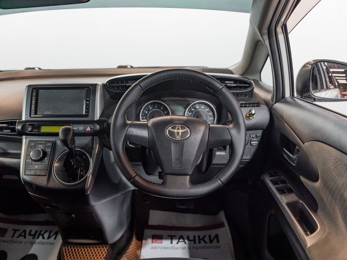 Toyota Wish 2010 - фото автомобиля