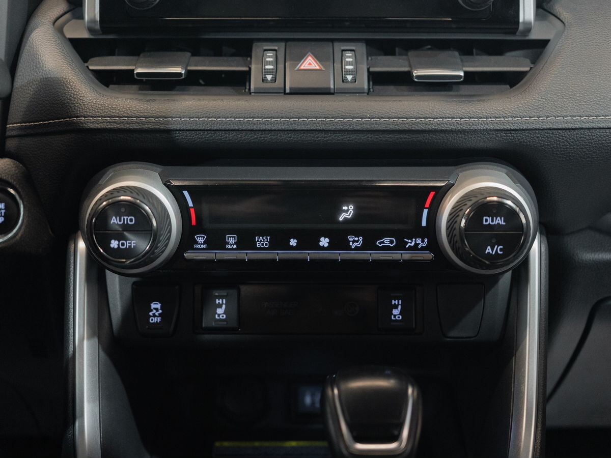 Toyota RAV4 2020 - фото автомобиля