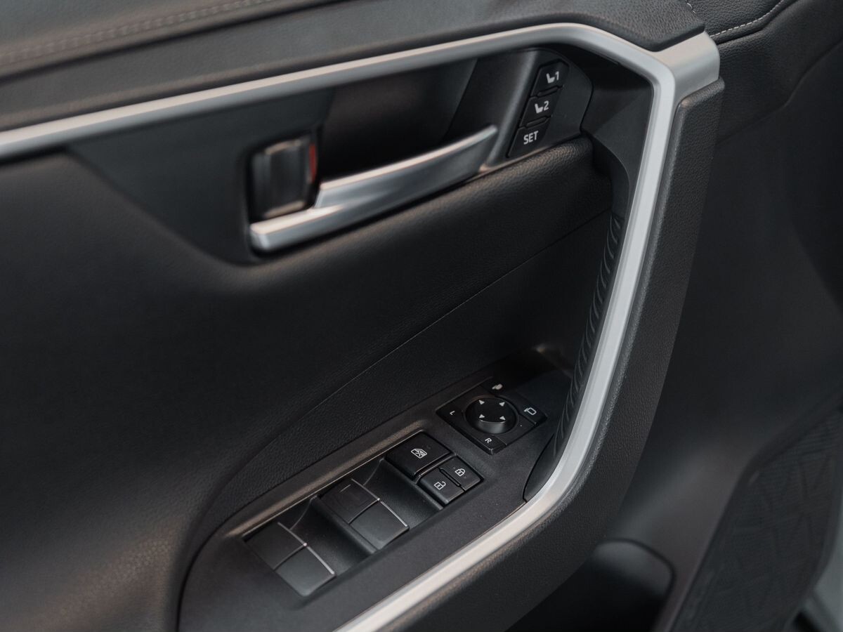 Toyota RAV4 2020 - фото автомобиля