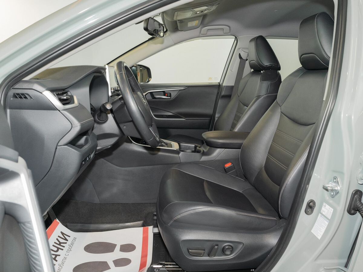 Toyota RAV4 2020 - фото автомобиля