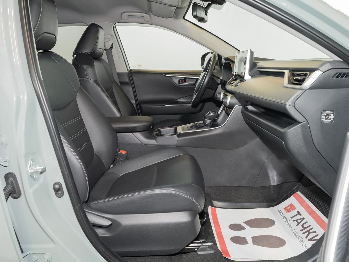 Toyota RAV4 2020 - фото автомобиля