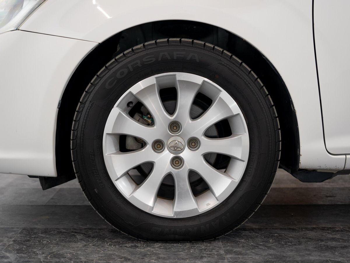 Toyota Corolla 2014 - фото автомобиля