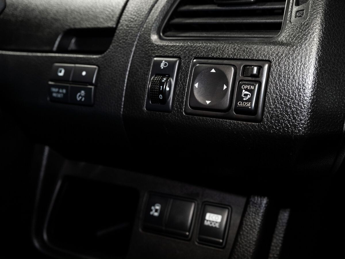 Nissan Serena 2010 - фото автомобиля