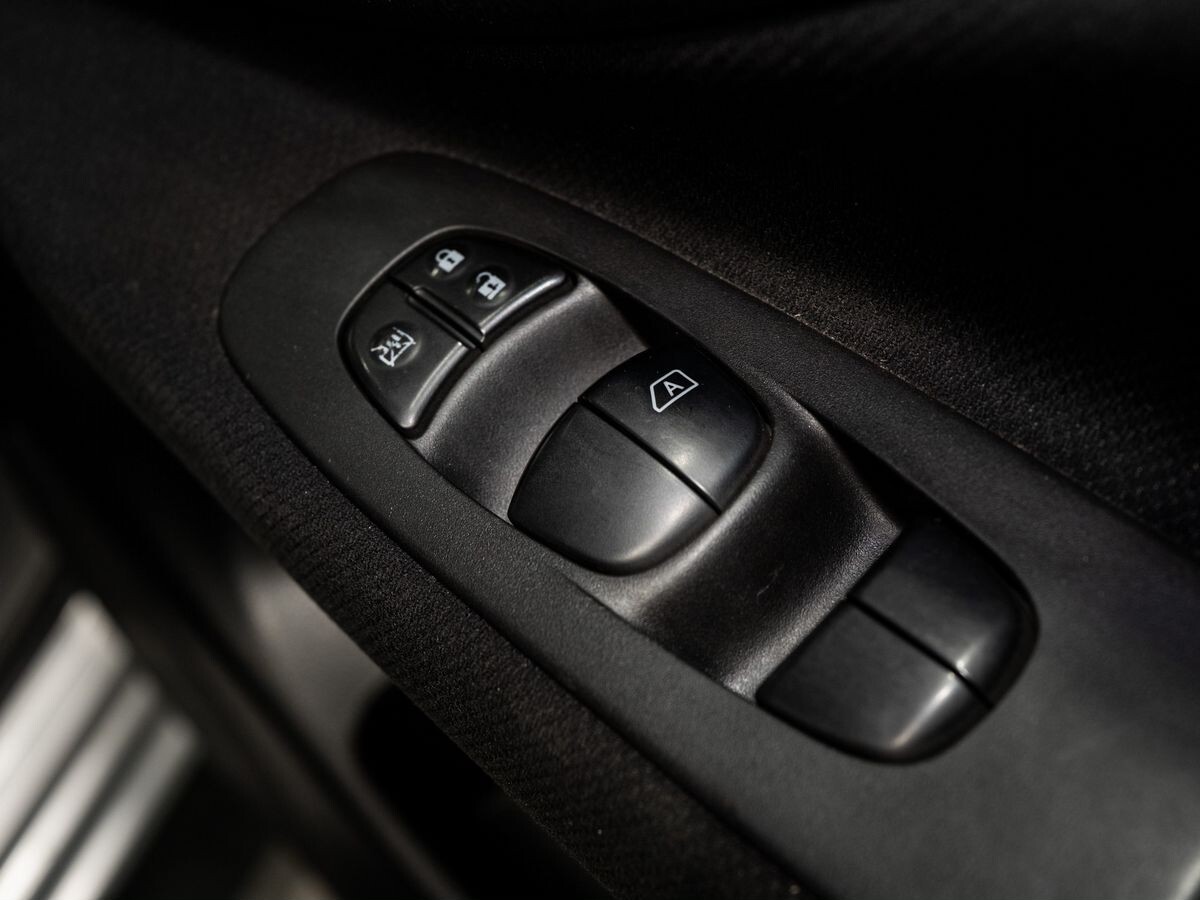 Nissan Serena 2010 - фото автомобиля