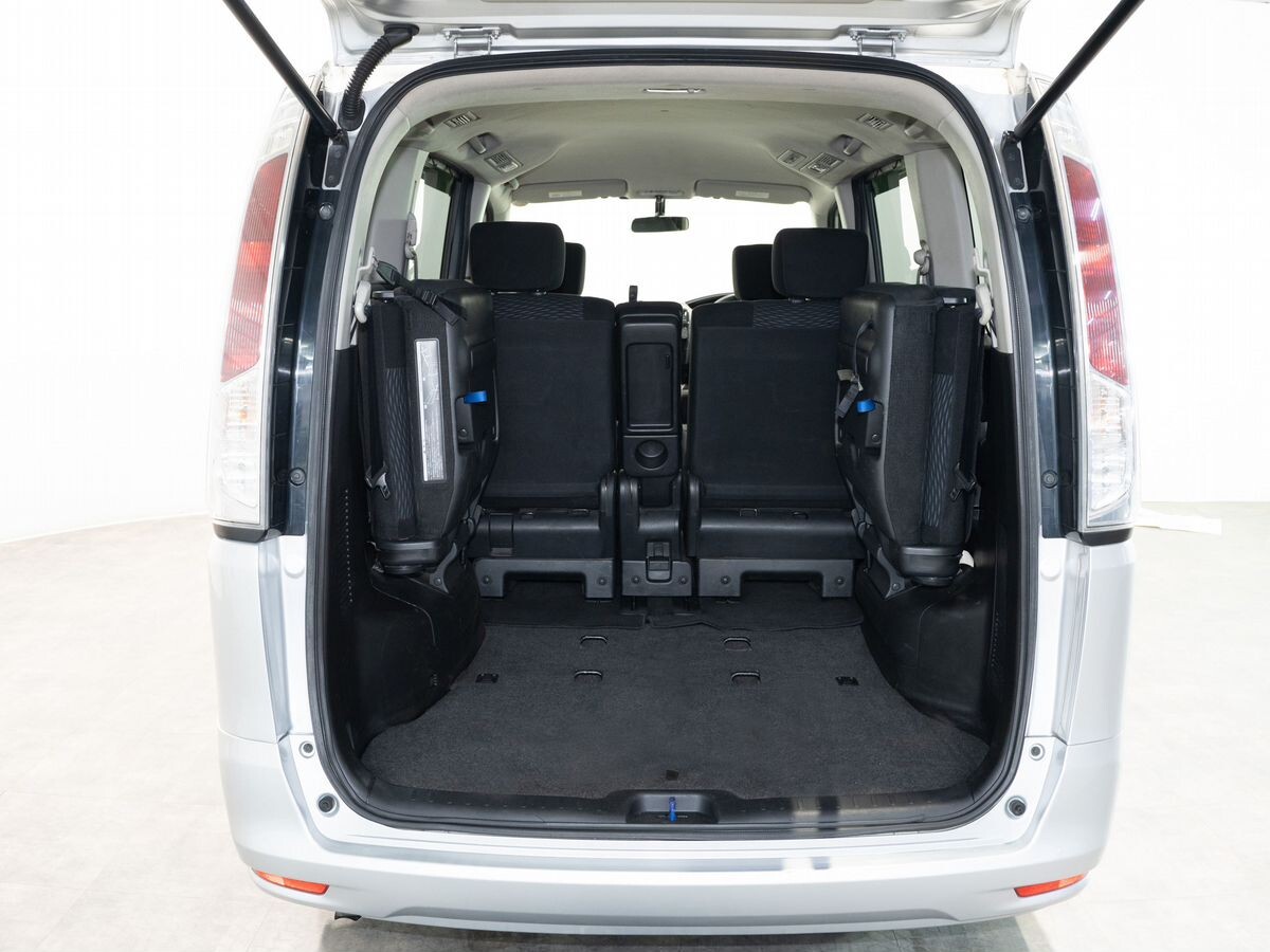 Nissan Serena 2010 - фото автомобиля