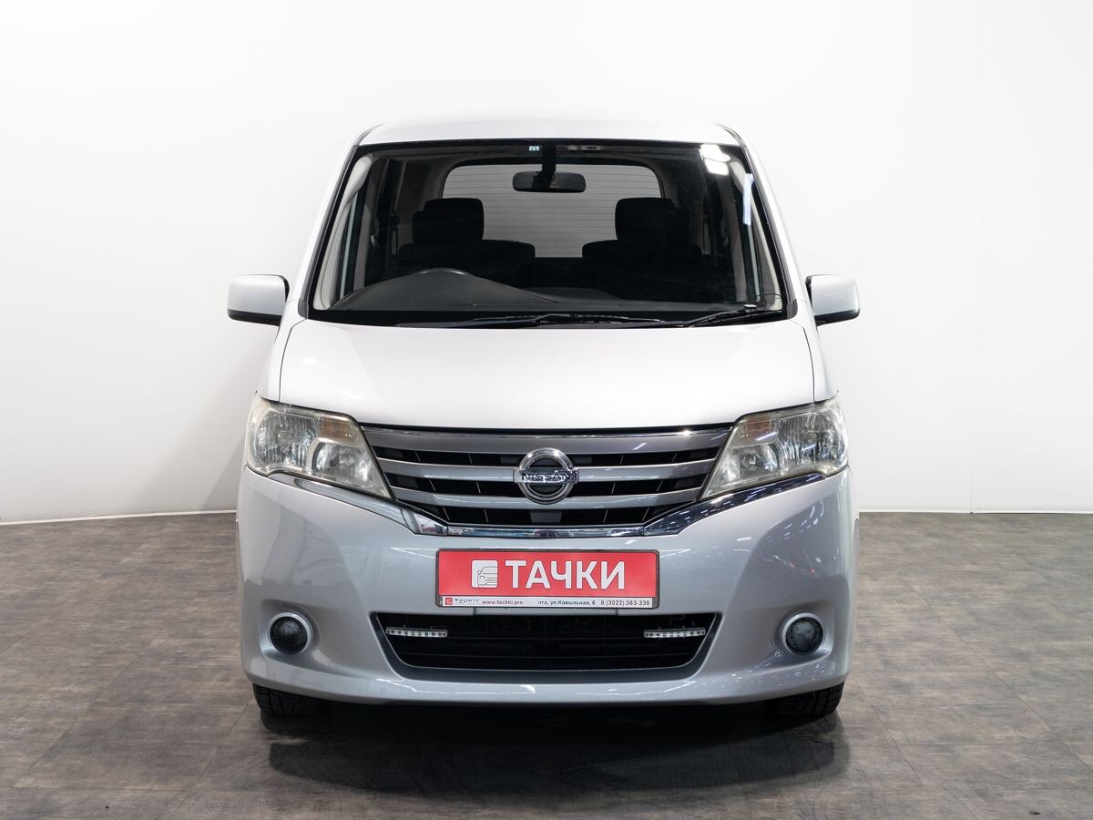 Nissan Serena 2010 - фото автомобиля
