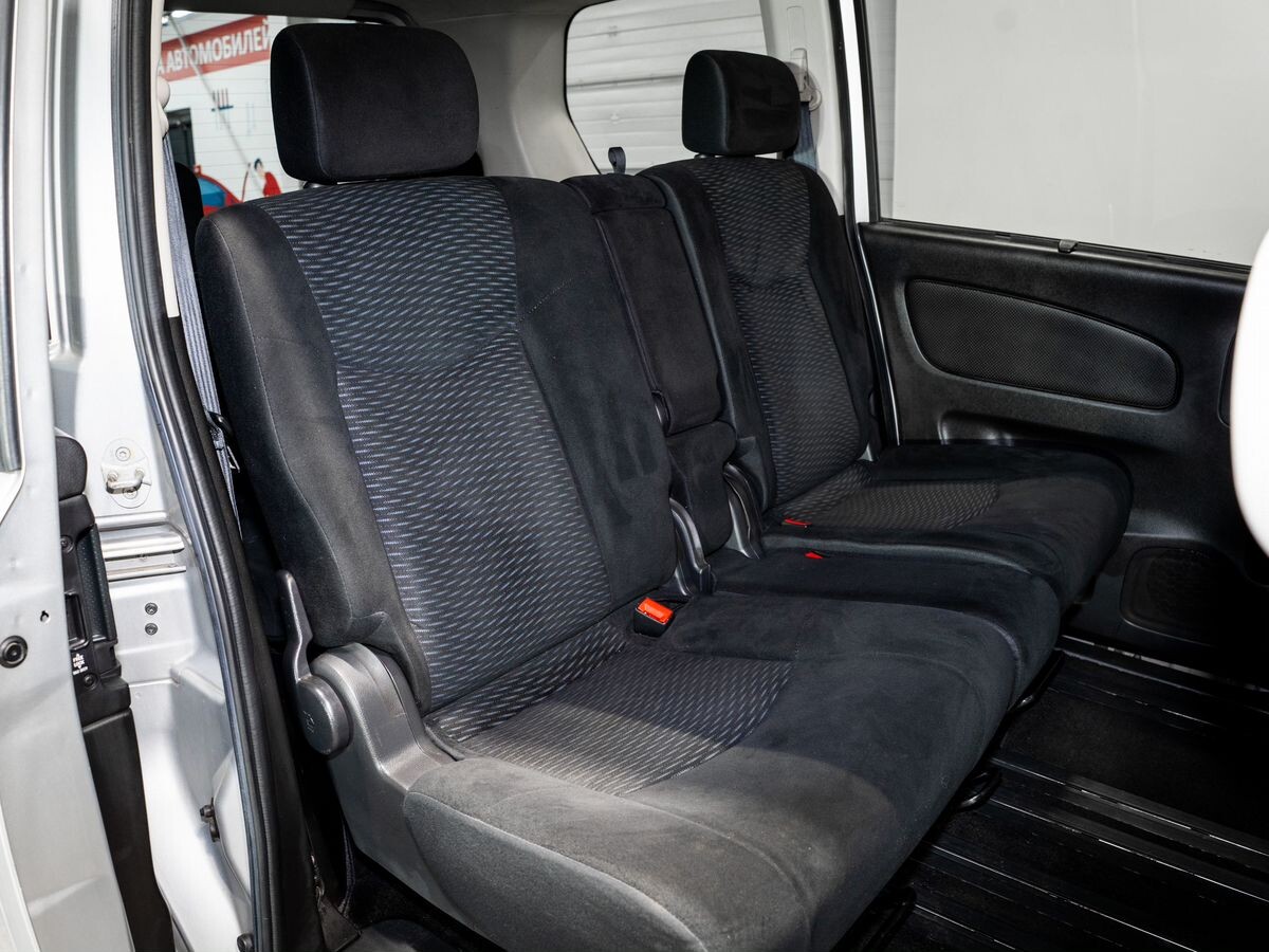 Nissan Serena 2010 - фото автомобиля