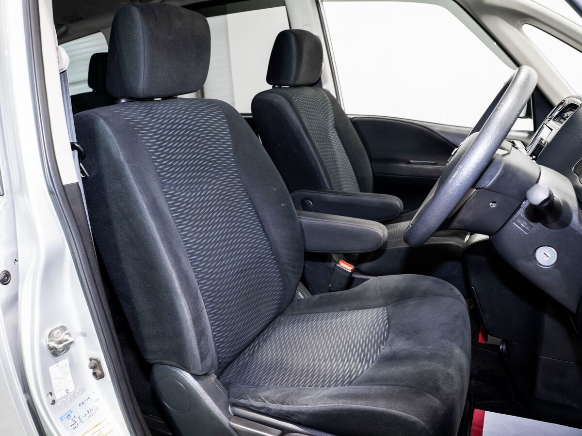 Nissan Serena 2010 - фото автомобиля