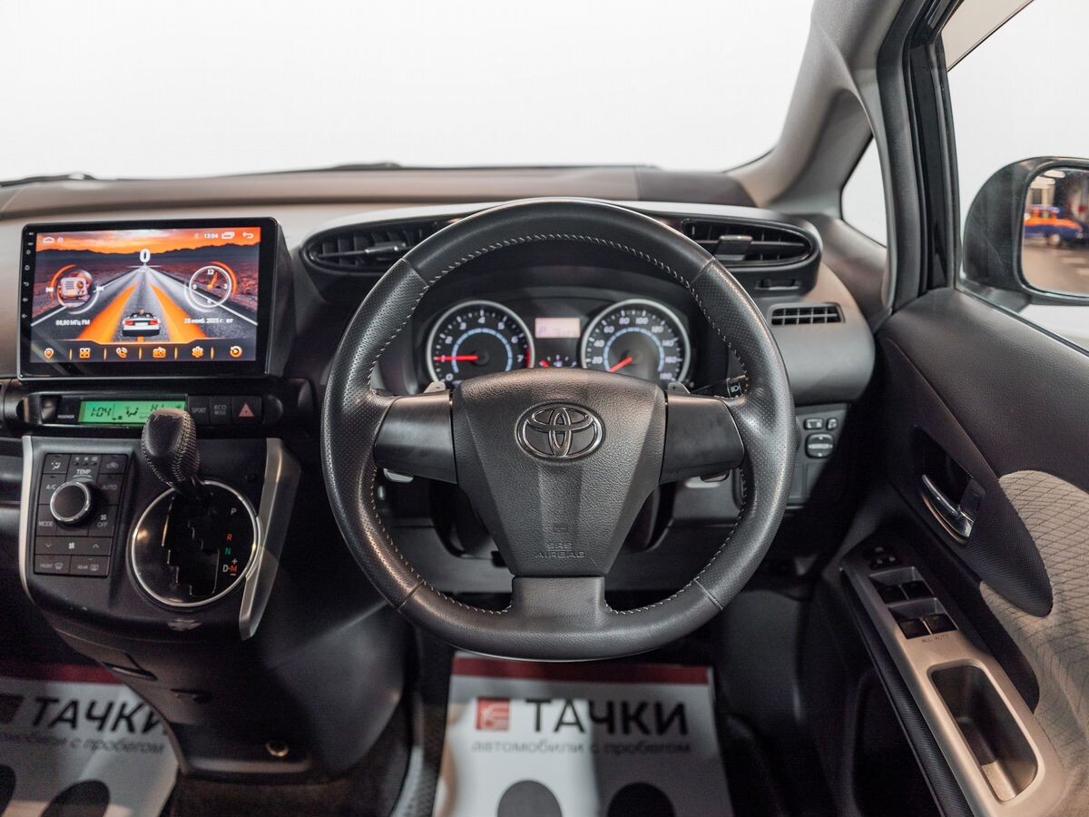 Toyota Wish 2010 - фото автомобиля