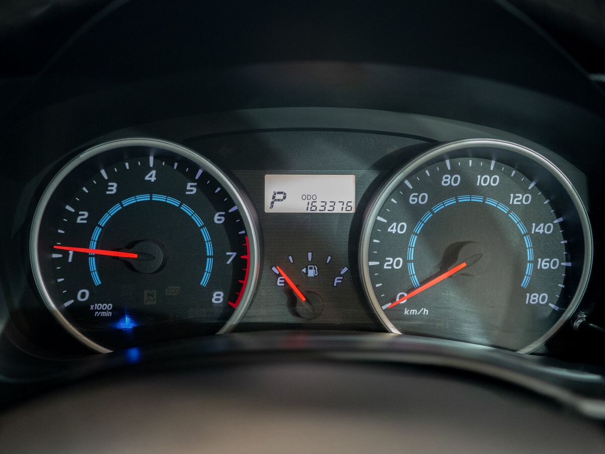 Toyota Wish 2010 - фото автомобиля