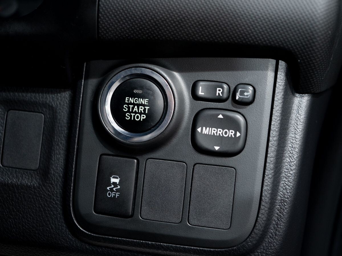 Toyota Wish 2010 - фото автомобиля