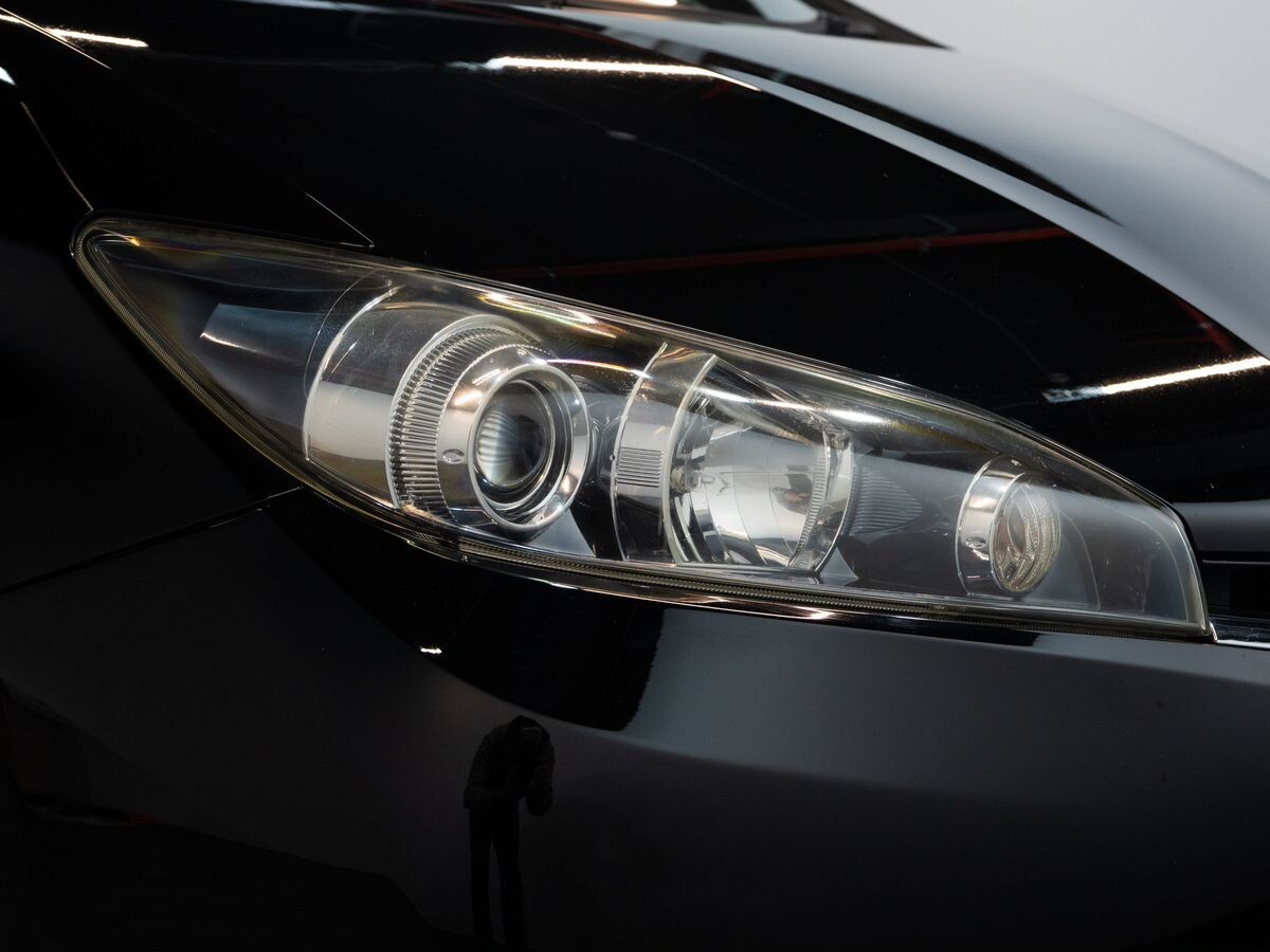 Toyota Wish 2010 - фото автомобиля