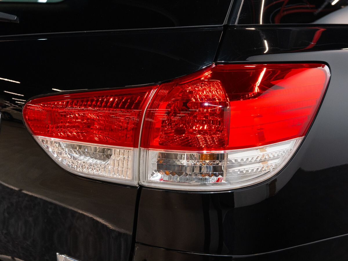 Toyota Wish 2010 - фото автомобиля