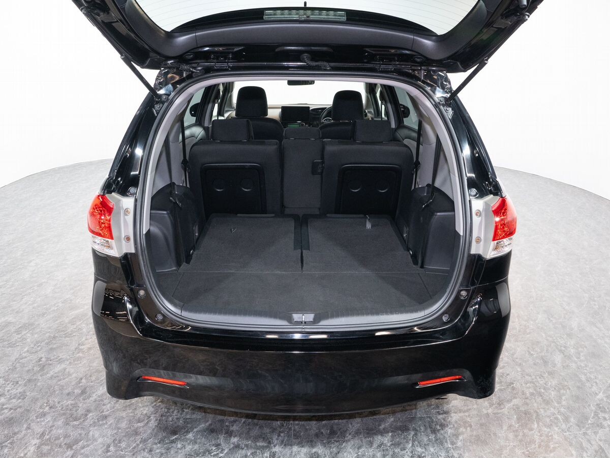 Toyota Wish 2010 - фото автомобиля