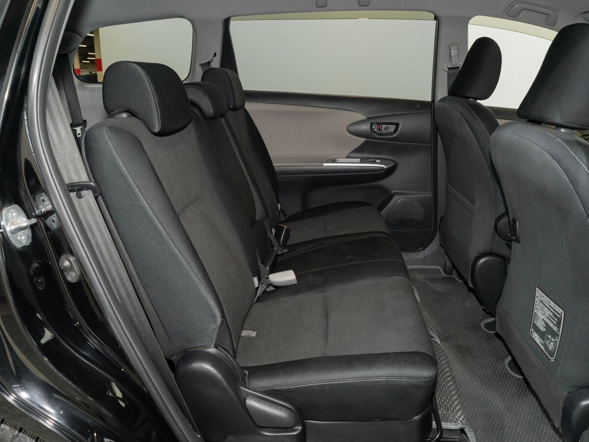 Toyota Wish 2010 - фото автомобиля