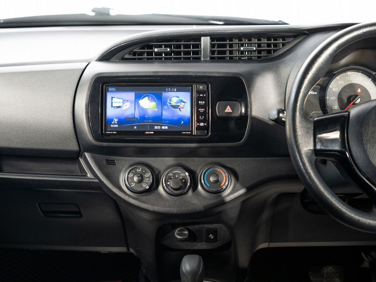 Toyota Vitz 2016 - фото автомобиля