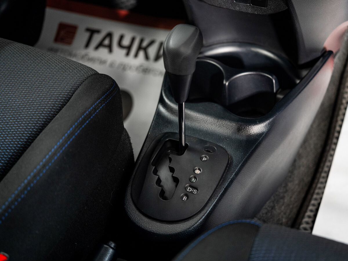 Toyota Vitz 2016 - фото автомобиля