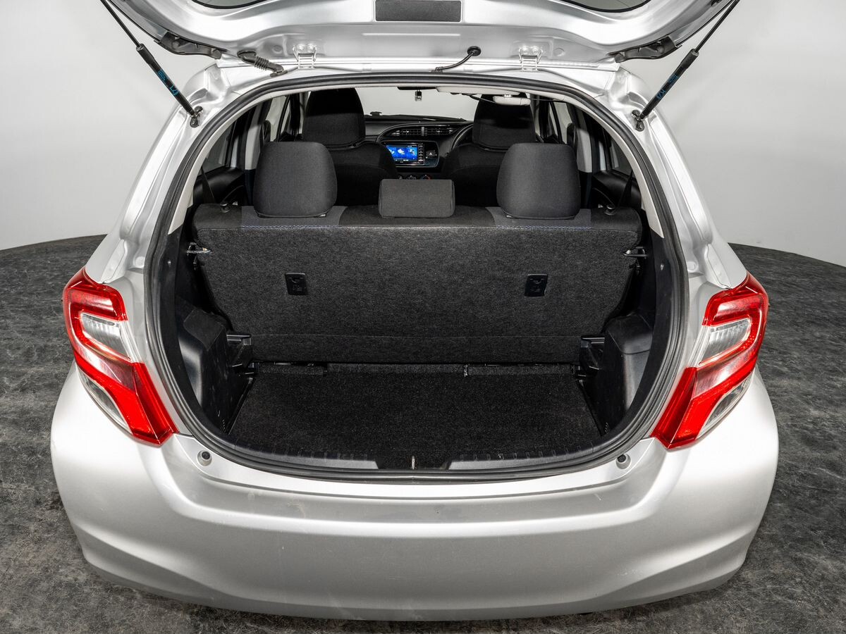 Toyota Vitz 2016 - фото автомобиля