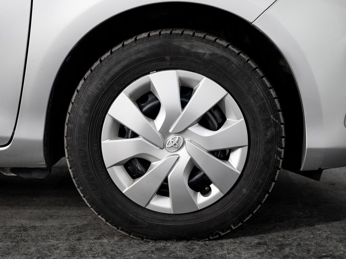 Toyota Vitz 2016 - фото автомобиля