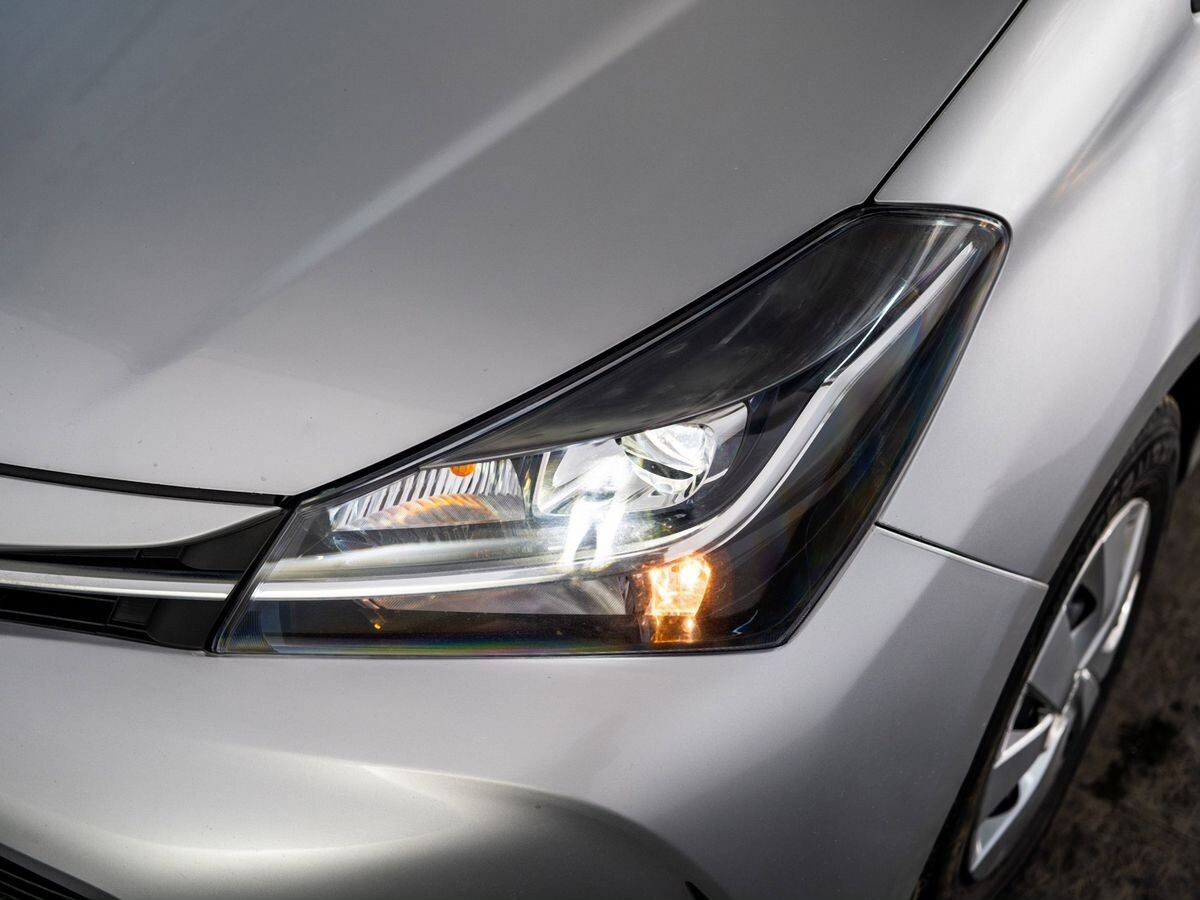 Toyota Vitz 2016 - фото автомобиля