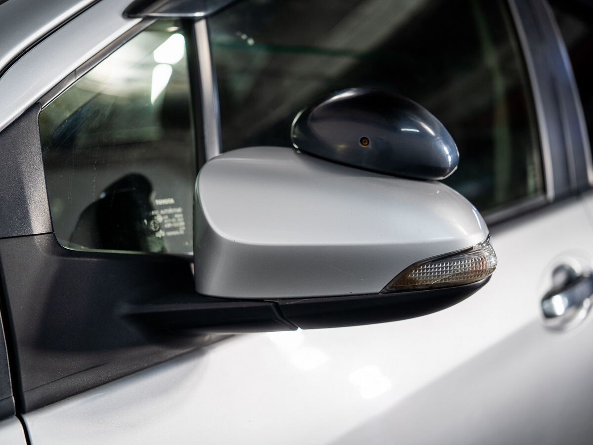 Toyota Vitz 2016 - фото автомобиля